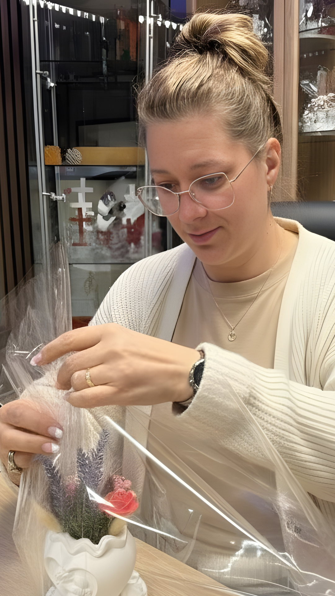 Marina Kanzler bei der Arbeit in der Werkstatt